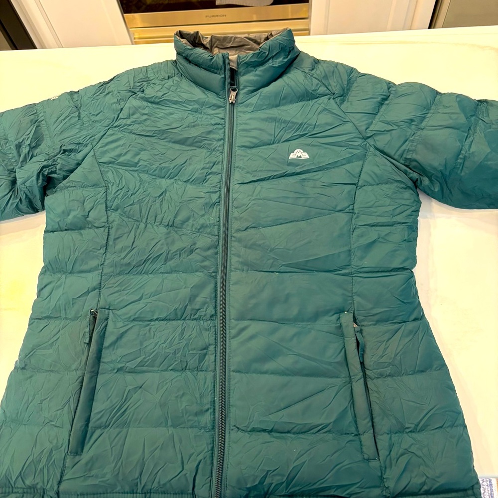 Eastern Mountain Sports 
Featherlite Down Jacket
Women’s Large
Green